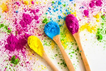 wooden-spoon-with-yellow-blue-pink-color-powder